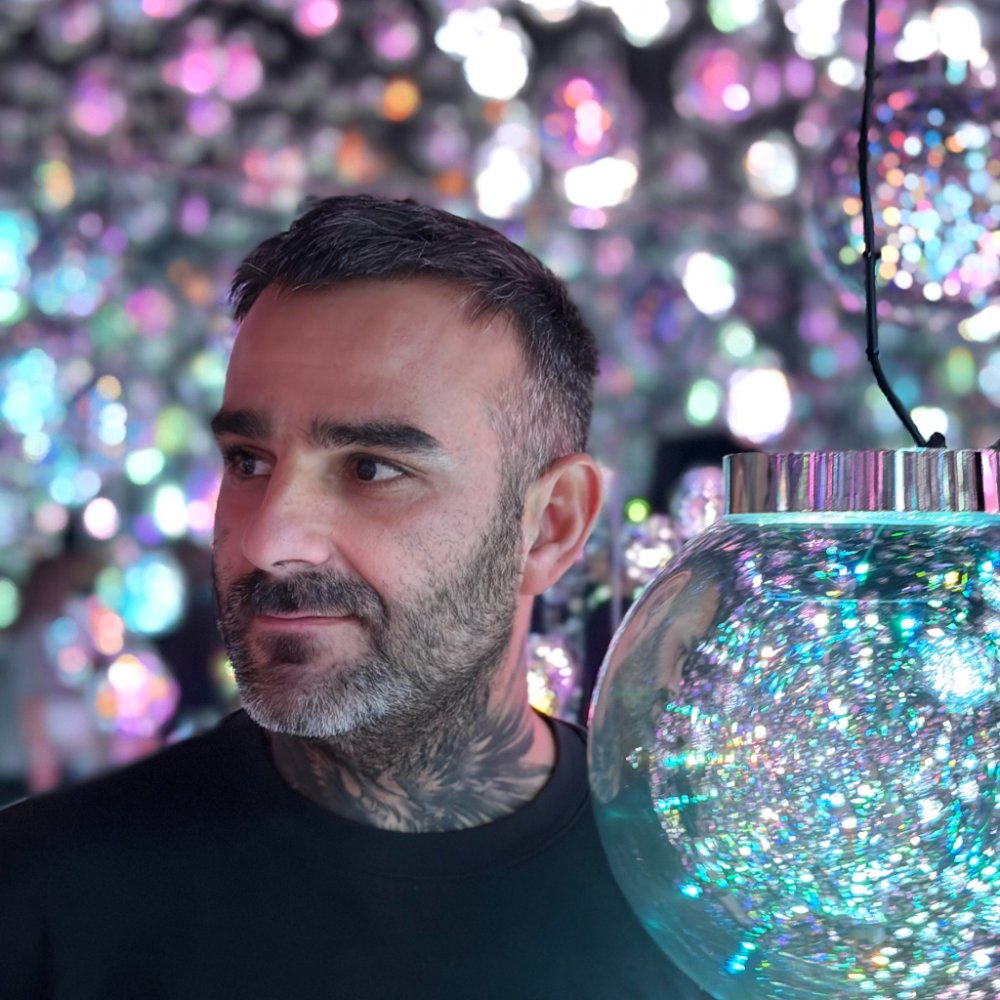Portrait of Julien Jimenez, founder of LeaveLedgr